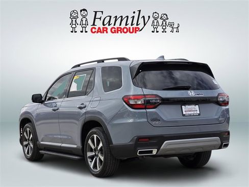 Used 2025 Honda Pilot Touring image 3