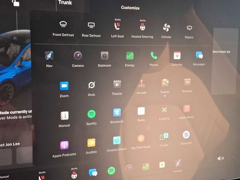 Used 2022 Tesla Model Y Long Range image 18