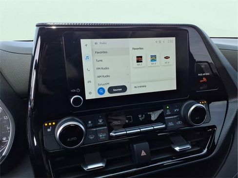 Used 2023 Toyota Highlander L image 17