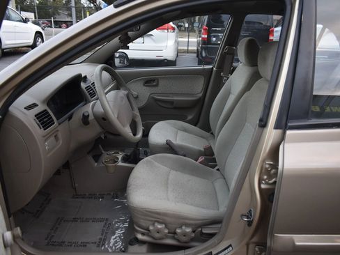 Used 2005 Kia Rio Sedan image 9