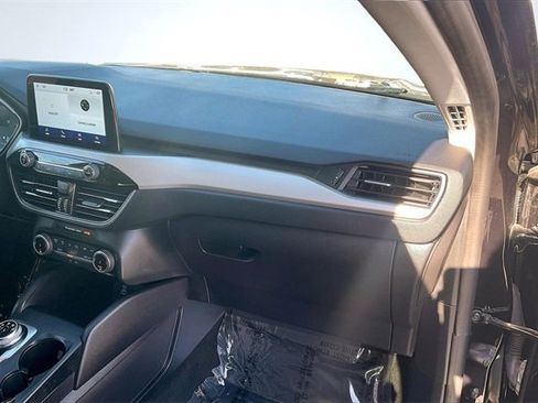 Used 2022 Ford Escape SE w/ SE Sport Appearance Package image 17