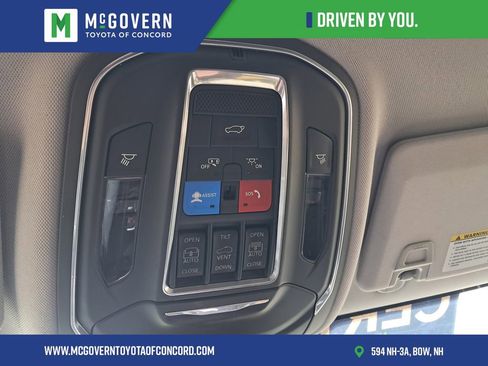 Used 2023 Jeep Grand Cherokee Limited w/ Black Appearance Package AWD/4WD image 34