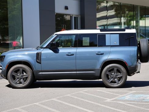 Used 2022 Land Rover Defender 110 SE AWD/4WD image 2