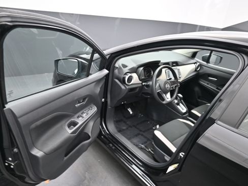 Used 2021 Nissan Versa SV FWD image 16