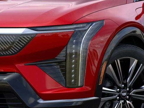 New 2026 Cadillac Optiq Luxury 2 image 30