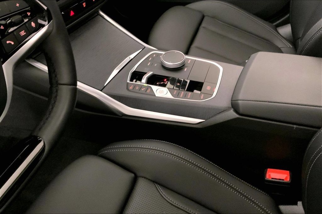 Certified 2025 BMW 330i Sedan RWD image 21