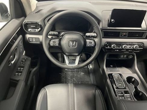 New 2025 Honda Pilot Touring image 16