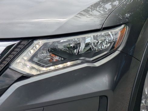 Used 2018 Nissan Rogue SV FWD image 10