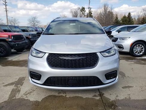 New 2026 Chrysler Pacifica Limited w/ S Appearance Package FWD image 2