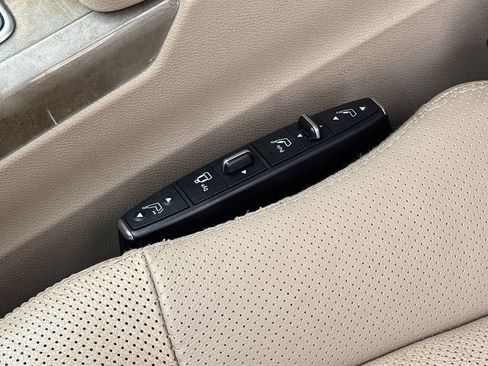 Used 2011 Mercedes-Benz E 550 Sedan image 22