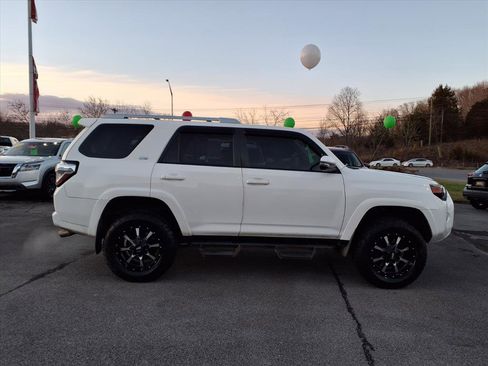 Used 2018 Toyota 4Runner SR5 image 16