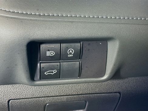 Certified 2025 Toyota Highlander image 10