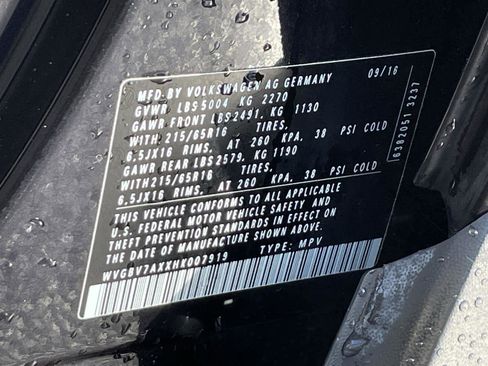 Used 2017 Volkswagen Tiguan S image 32