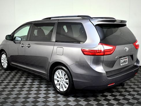 Used 2015 Toyota Sienna XLE image 11