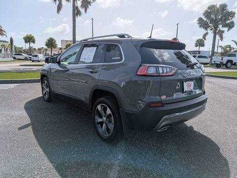 Used 2019 Jeep Cherokee Limited w/ Technology Group FWD image 6