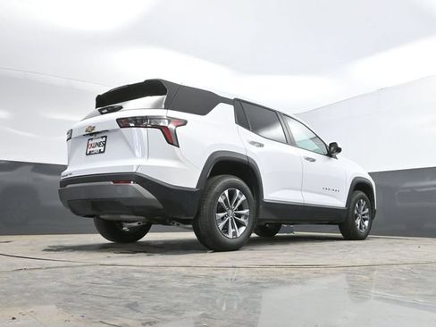 Used 2025 Chevrolet Equinox LT AWD/4WD image 36