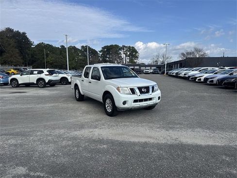 Used 2016 Nissan Frontier SV image 3