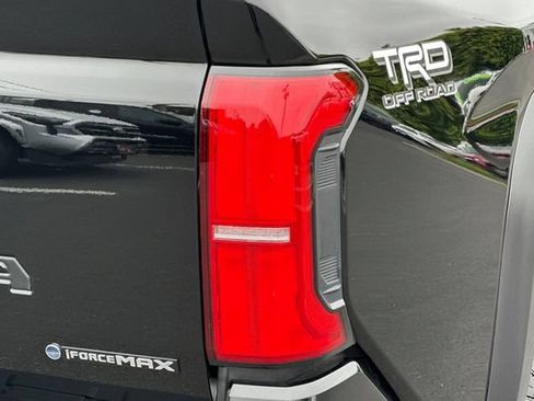 Certified 2025 Toyota Tacoma TRD Off-Road AWD/4WD image 31