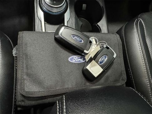 Used 2022 Ford Escape Titanium image 31