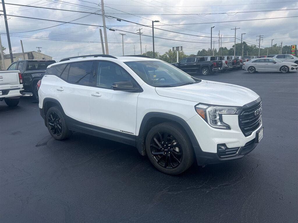 Used 2024 GMC Terrain SLT w/ Elevation Edition AWD/4WD image 2