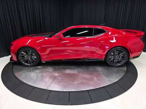 Used 2017 Chevrolet Camaro ZL1 RWD image 10
