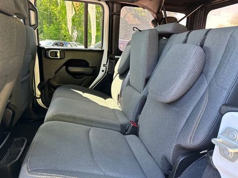 Used 2024 Jeep Wrangler Unlimited w/ Convenience Group AWD/4WD image 15