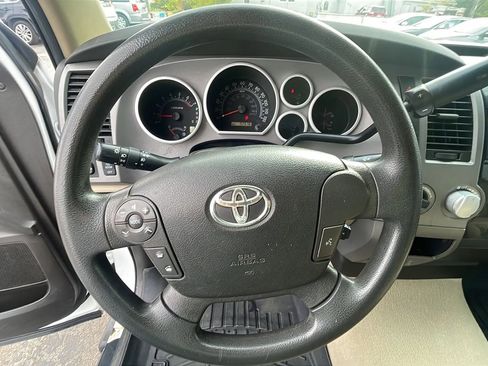 Used 2011 Toyota Tundra 4x4 CrewMax image 17