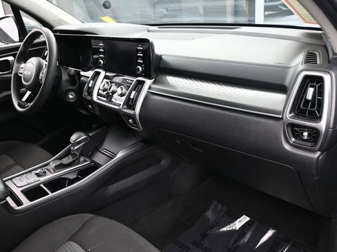 Used 2022 Kia Sorento LX image 42