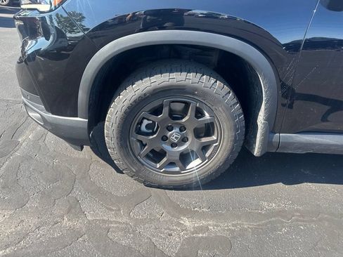 Used 2024 Honda Pilot TrailSport image 23