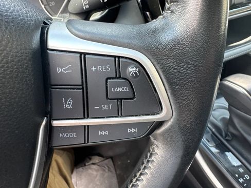 Used 2023 Toyota Highlander LE FWD image 29