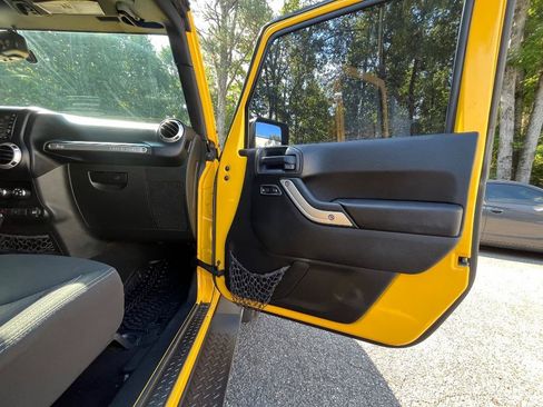 Used 2015 Jeep Wrangler Unlimited Sahara w/ Connectivity Group AWD/4WD image 42
