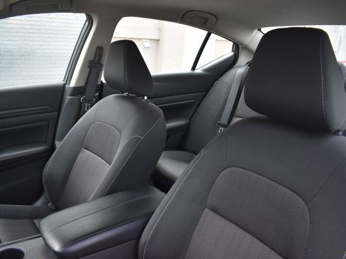 Used 2025 Nissan Altima 2.5 SV image 9