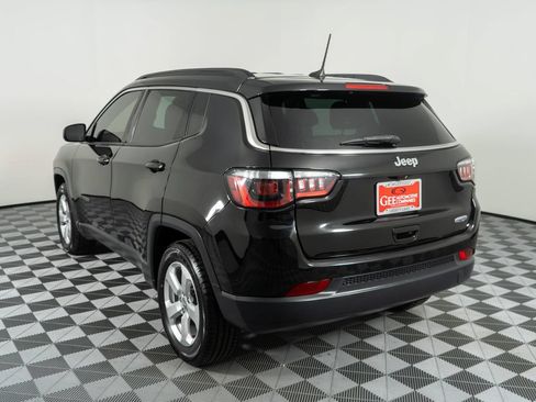 Used 2018 Jeep Compass Latitude w/ Popular Equipment Group FWD image 4