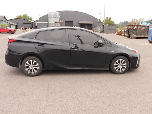 Used 2021 Toyota Prius LE AWD/4WD image 4