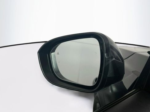 Used 2025 Nissan Rogue SV AWD/4WD image 16
