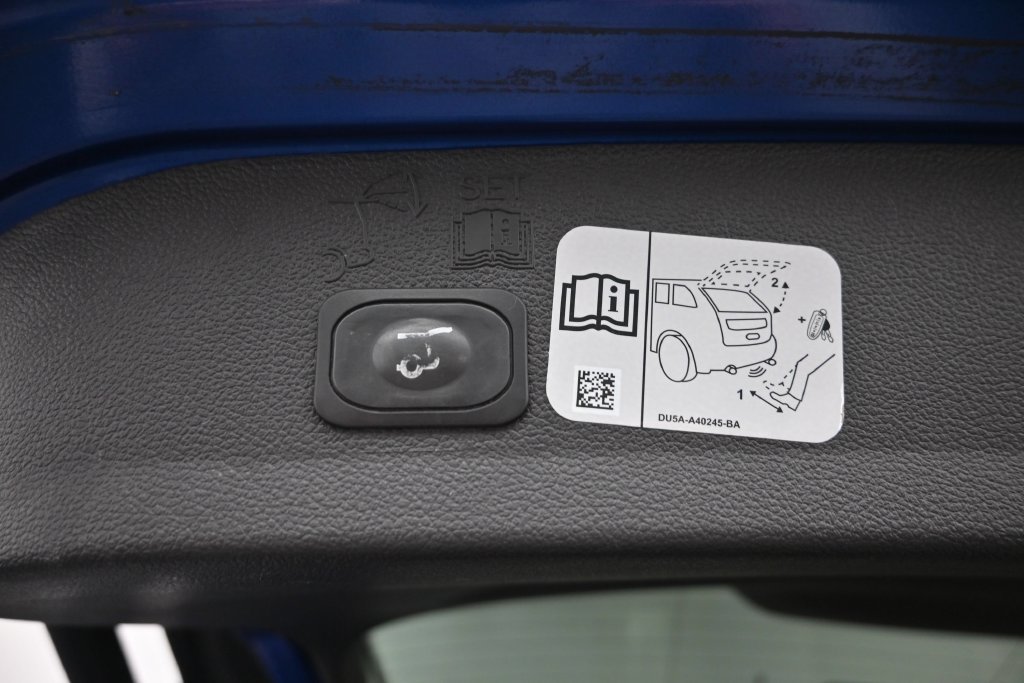 Used 2018 Ford Escape Titanium AWD/4WD image 12