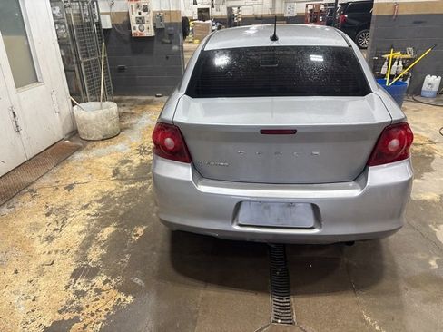 Used 2014 Dodge Avenger SE image 4