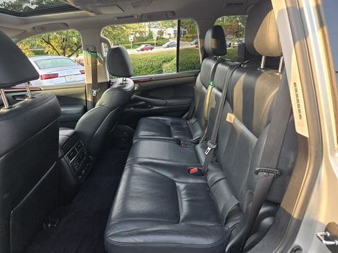 Used 2011 Lexus LX 570 4WD w/ Luxury Pkg image 26