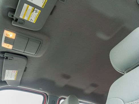 Used 2015 Ford F250 XLT w/ XLT Value Package image 21