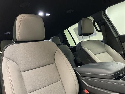 New 2026 Chevrolet Traverse LT w/ LPO, Floor Liner Package FWD image 34