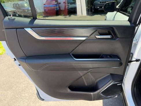 Used 2024 GMC Acadia Elevation w/ Black Edition FWD image 20