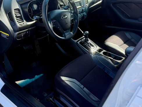 Used 2018 Kia Forte LX image 11