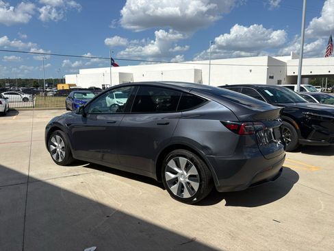 Used 2023 Tesla Model Y 2WD image 5