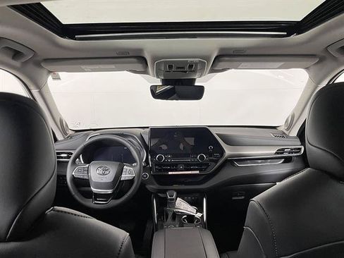 New 2026 Toyota Highlander Limited AWD/4WD image 12