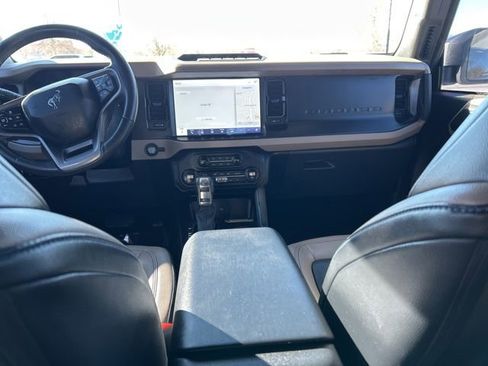 Used 2023 Ford Bronco Wildtrak image 14