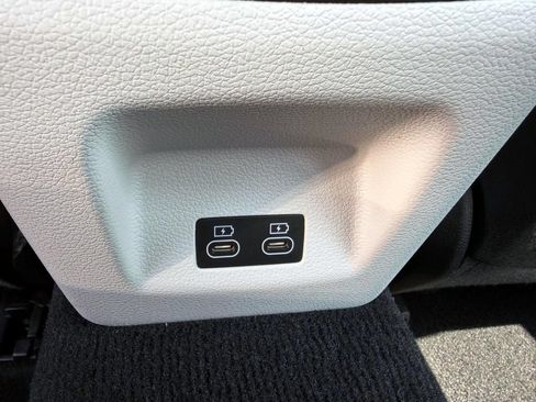 Certified 2025 Genesis G70 2.5T AWD/4WD image 13