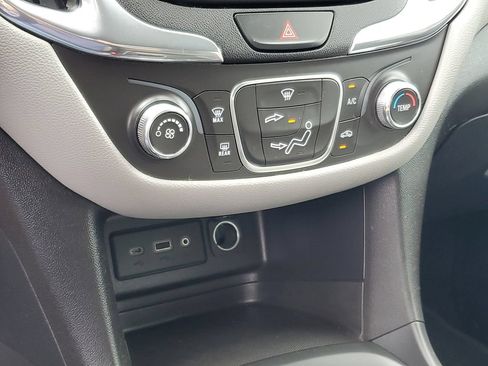 Used 2019 Chevrolet Equinox LS w/ LS Convenience Package AWD/4WD image 21