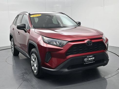Used 2021 Toyota RAV4 LE AWD/4WD image 2