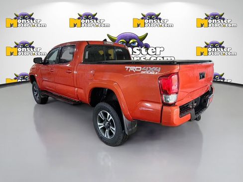Used 2016 Toyota Tacoma TRD Sport AWD/4WD image 6