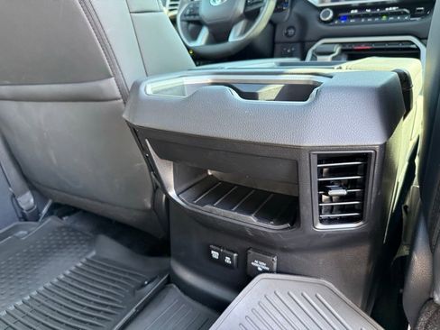 Used 2025 Toyota Tundra Limited AWD/4WD image 19